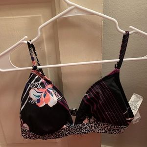 ROXY SWIM TOP Size Medium, Worn Once (excellent condition), beautiful color